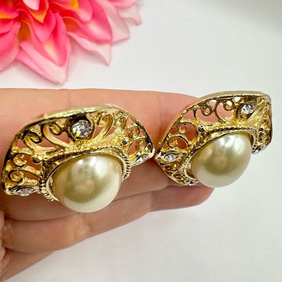 Vintage Faux Pearl Cabochon Filigree Rhinestone Huge Romantic Chic Clip Earrings - Picture 4 of 13